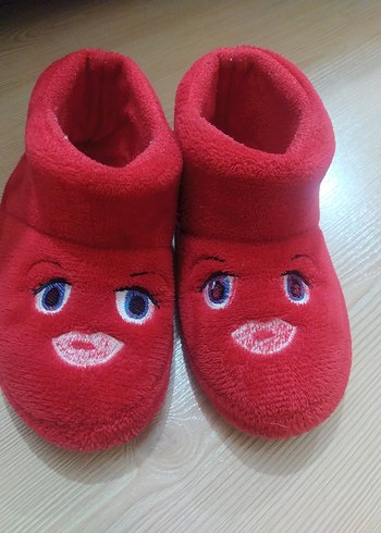 Nakışlı Kız Çocuk Kırmızı Sıcak Ev Terliği - Görsel 4