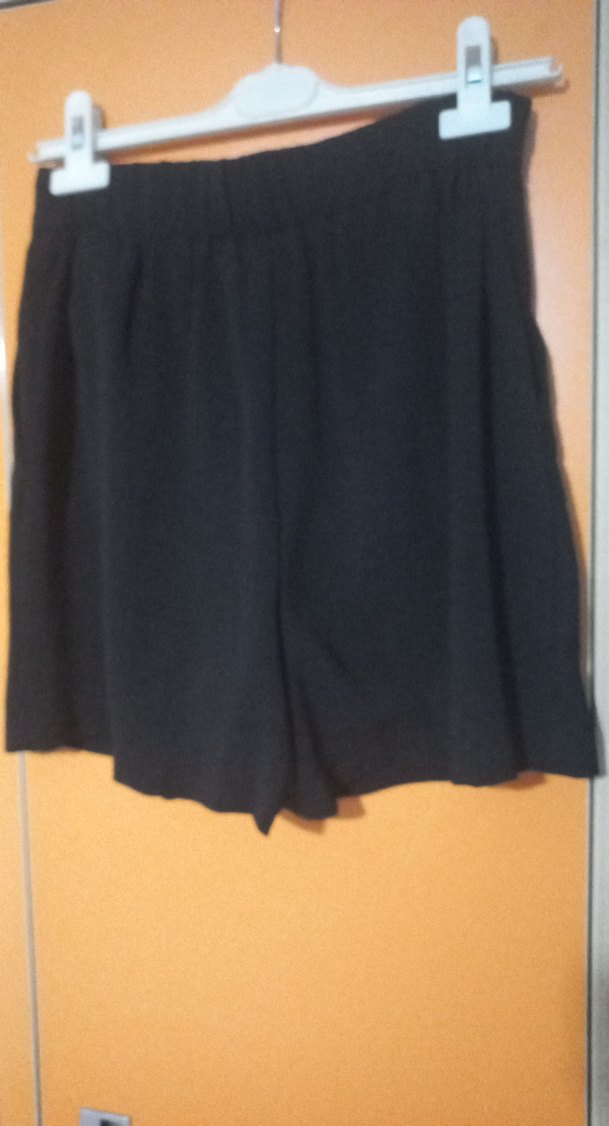 Siyah Pliseli Kadın Bermuda Şort - Görsel 2