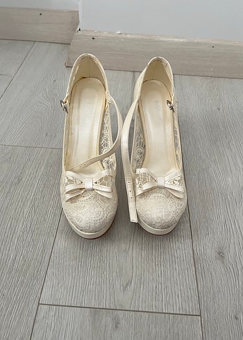 Dantel Detaylı Beyaz Yüksek Topuklu Kadın Ayakkabı - Görsel 2