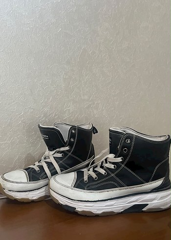 Kinetix Sehir Stiline Uygun Siyah Beyaz Sneaker