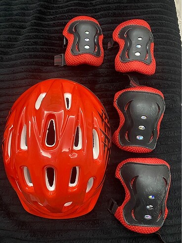Kırmızı kask dizlik dirseklik