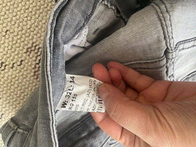 32 Beden Slim yüksek bel çok güzel renk gri biraz kullanıma bağlı bacak a