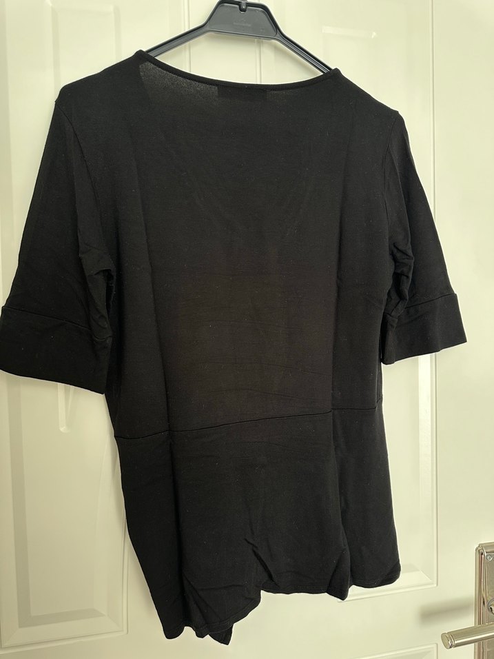 Kadın Siyah viskon V Yaka Salaş Tişört - Görsel 4