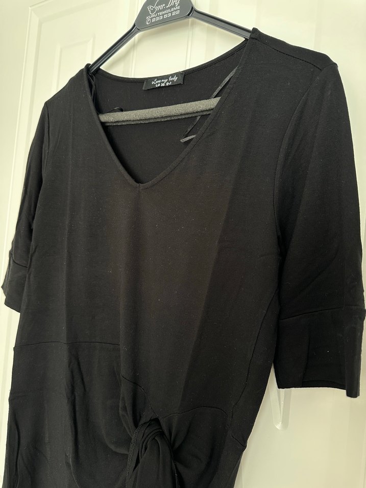 Kadın Siyah viskon V Yaka Salaş Tişört - Görsel 2