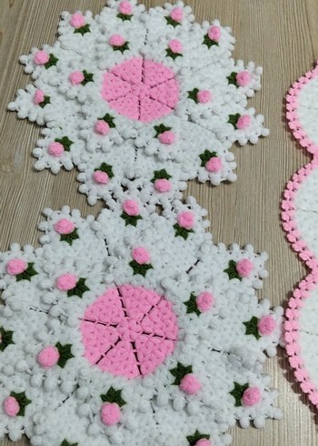 Pembe ve Beyaz Örgü Masa Örtüsü Seti - Görsel 3