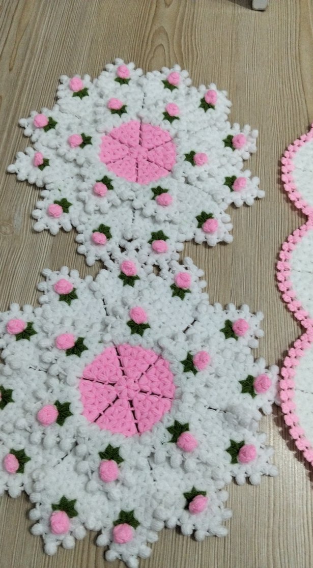 Pembe ve Beyaz Örgü Masa Örtüsü Seti - Görsel 3