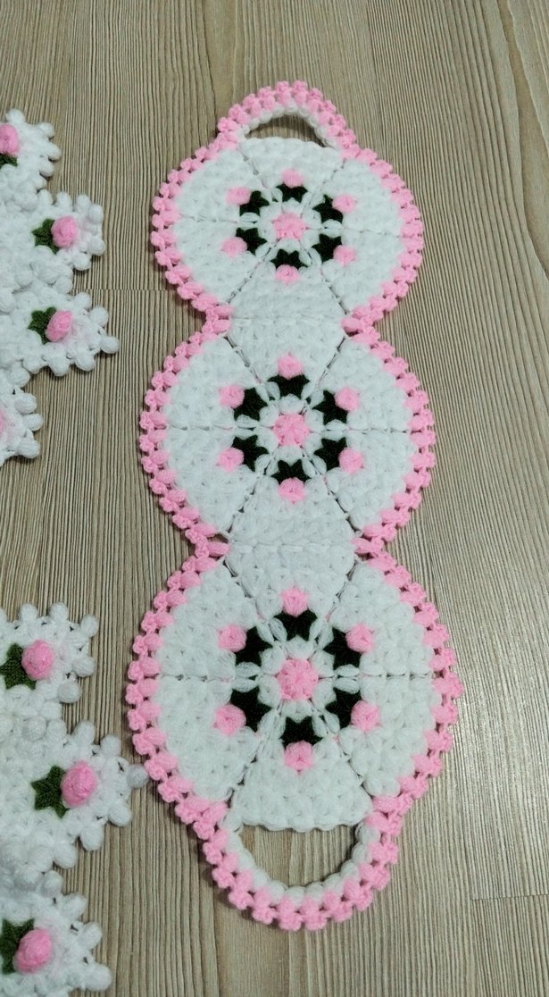 Pembe ve Beyaz Örgü Masa Örtüsü Seti - Görsel 2