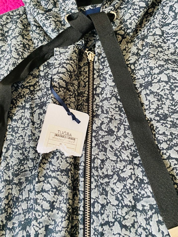 Gri Yılan Desenli Kapüşonlu trençkot - Görsel 4