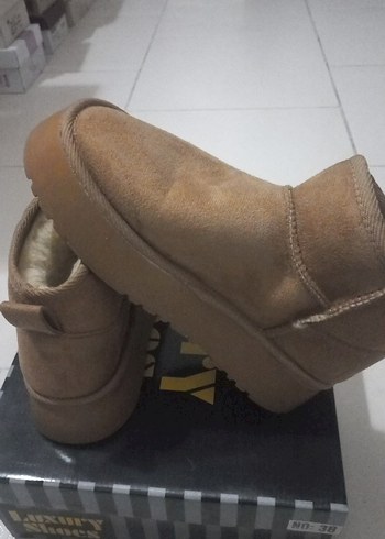 Kahverengi Süet Kadın Dolgu Topuk Bot
40
39
36 - Görsel 3