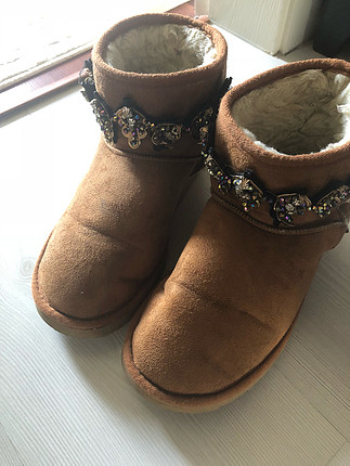 Ugg Taşlı bot