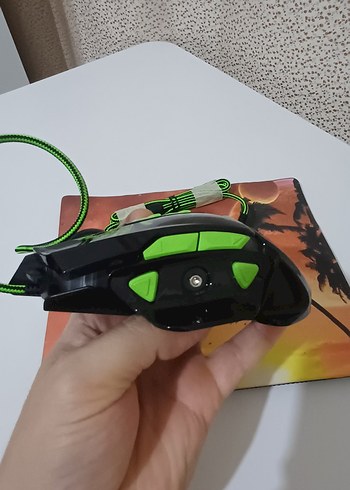Beden Renk Yeşil Kablolu Oyun Mouse'u Yanında Desenli Mause Pad Hediyedir