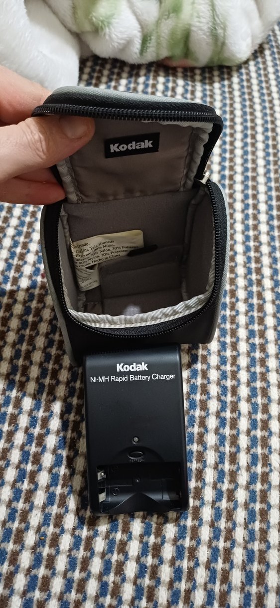 Kodak Siyah Hızlı Ni-MH Batarya Şarj Cihazı - Görsel 2