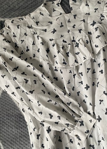 V yaka volanlı günlük kadın bluzu - Görsel 3