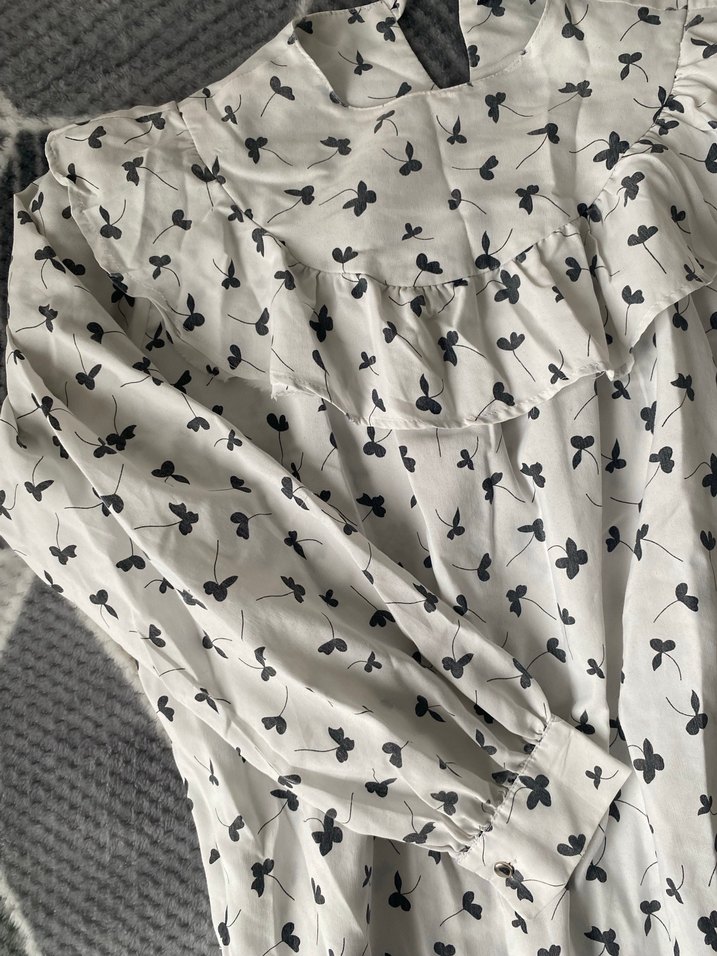 V yaka volanlı günlük kadın bluzu - Görsel 3