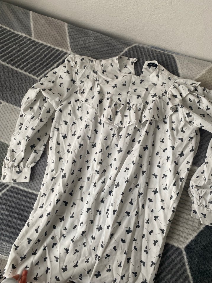 V yaka volanlı günlük kadın bluzu - Görsel 2