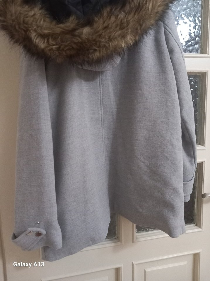 Gri Midi Kadın Kaban Kürk Detaylı - Görsel 4