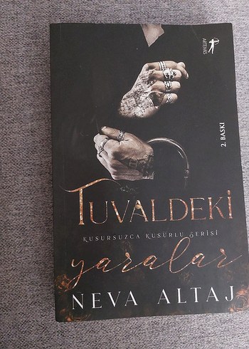 Tuvaldeki Yaralar - Neva Altaj
