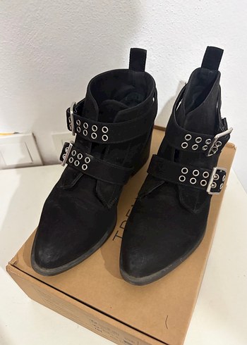 Siyah Süet Tokalı Blok Topuklu Bot - Görsel 2