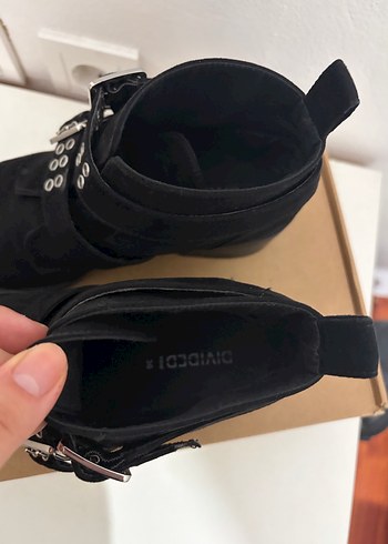 Siyah Süet Tokalı Blok Topuklu Bot - Görsel 5