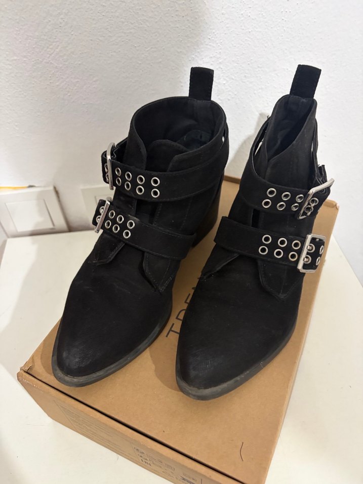 Siyah Süet Tokalı Blok Topuklu Bot - Görsel 2