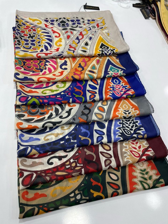 Desenli İpek Şal - Görsel 2