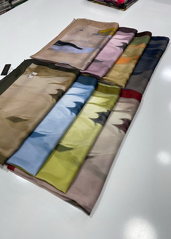 Desenli İpek Şal - Görsel 2