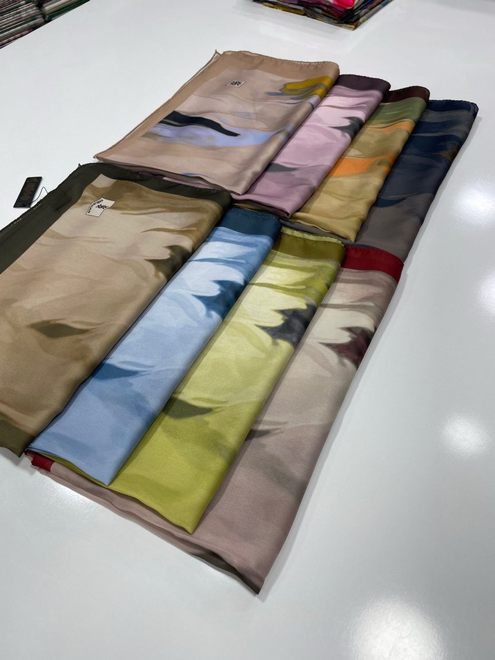 Desenli İpek Şal - Görsel 2