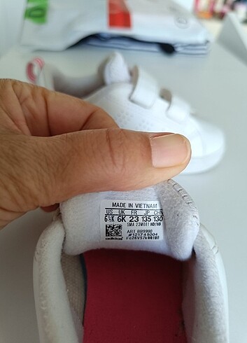 24 Beden beyaz Renk Adidas kız çocuk spor ayakkabı