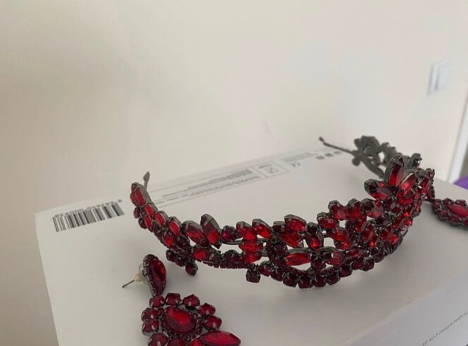 Beden bordo Renk Kına tacı ve küpesi