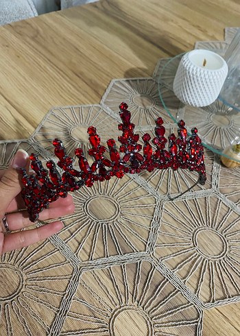 Klasik Kırmızı Taşlı Kadın Taç - Görsel 3