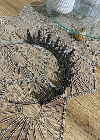 Klasik Kırmızı Taşlı Kadın Taç - Görsel 2