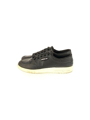 Adidas Spor Ayakkabı %70 İndirimli.