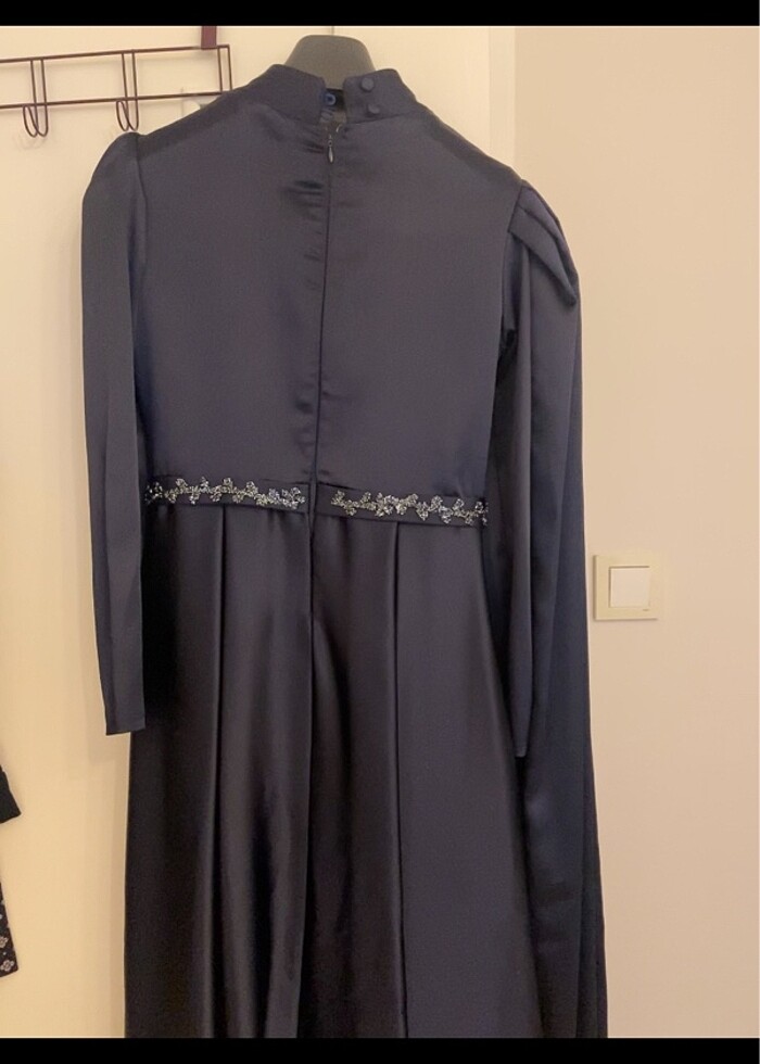 Lacivert taşlı abiye elbise - Görsel 4