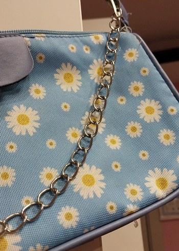 Zara Mavi Zincir Detaylı Papatya Desenli Kadın Çanta