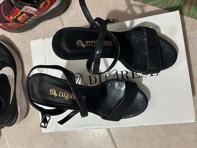 36 Beden siyah Renk Divarese çok şık sandalet