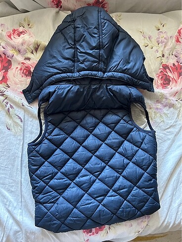5 Yaş Beden H&M çocuk yeleği çok kaliteli kaz tüylü
