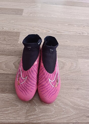 Nike Pembe Phantom Krampon