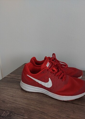 37,5 Beden Nike spor ayakkabı