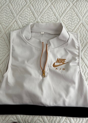 Nike Air Beyaz Yarim Fermuarli Atlet