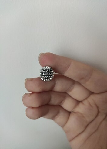 Yuvarlak noktalı charm