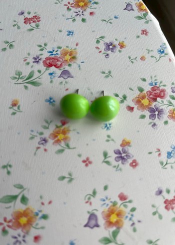 Yeşil yarım top küpe  - Görsel 2