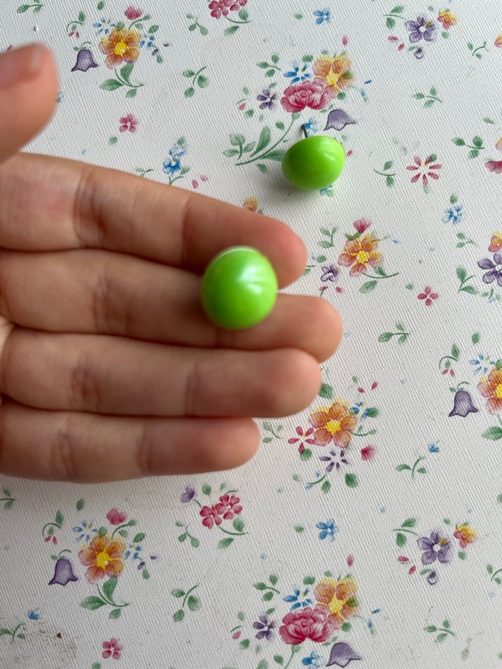 Yeşil yarım top küpe  - Görsel 4