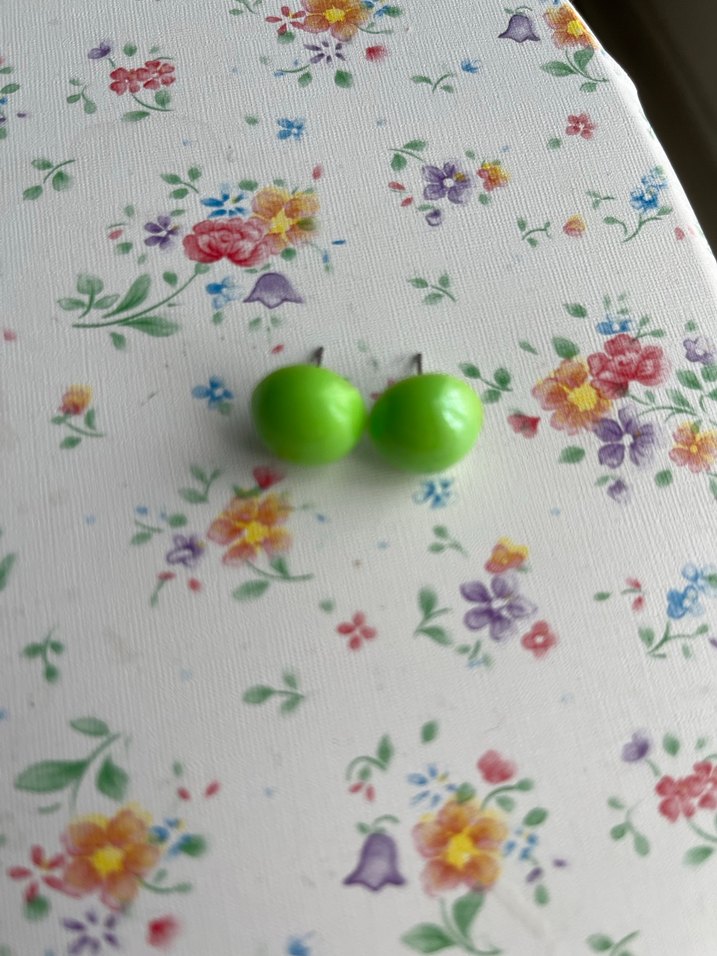 Yeşil yarım top küpe  - Görsel 2