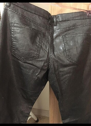 Deri görünümlü pantolon - Görsel 2