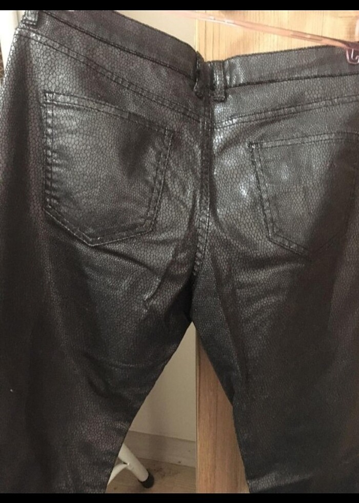 Deri görünümlü pantolon - Görsel 2