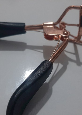 Koyu Bej Kirpik Kıvırıcı - Görsel 2