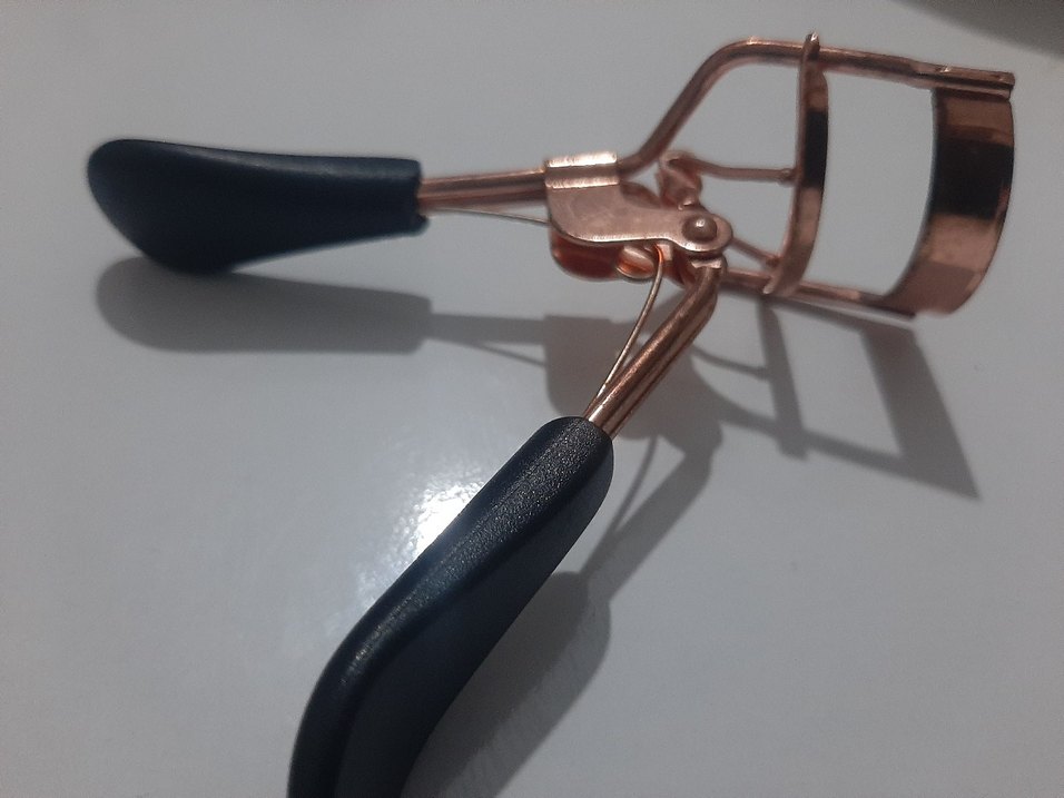 Koyu Bej Kirpik Kıvırıcı - Görsel 2