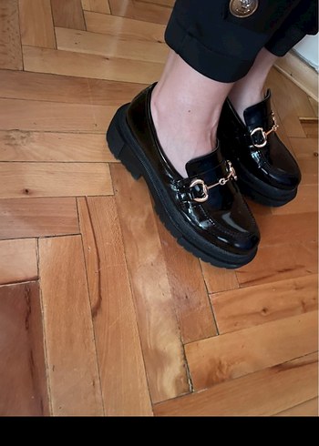 Siyah Parlak Platform Topuklu Tokalı Kadın Loafer - Görsel 4