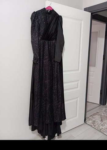 Siyah Parlak Drapeli Uzun Abiye Elbise - Görsel 4