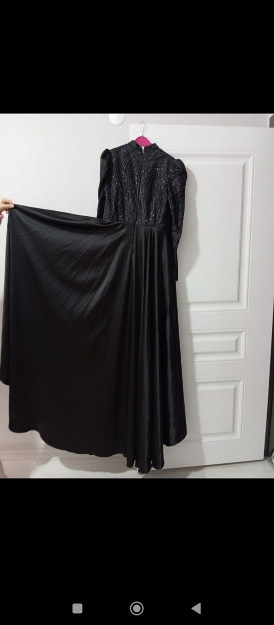 Siyah Parlak Drapeli Uzun Abiye Elbise - Görsel 5